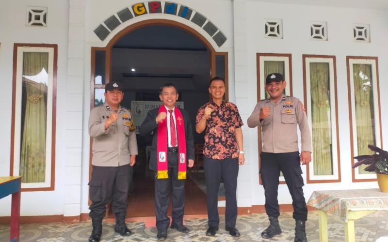 Kapolsek Giri Mulya Turun Langsung Monitoring Pengamanan Gereja