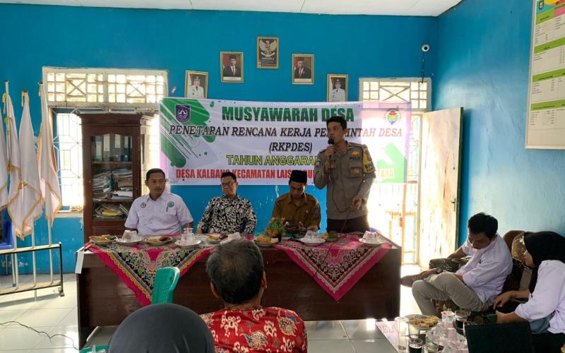 Bhabinkamtibmas Hadiri Musyawarah Penetapan Rencana Kerja Desa Kalbang 