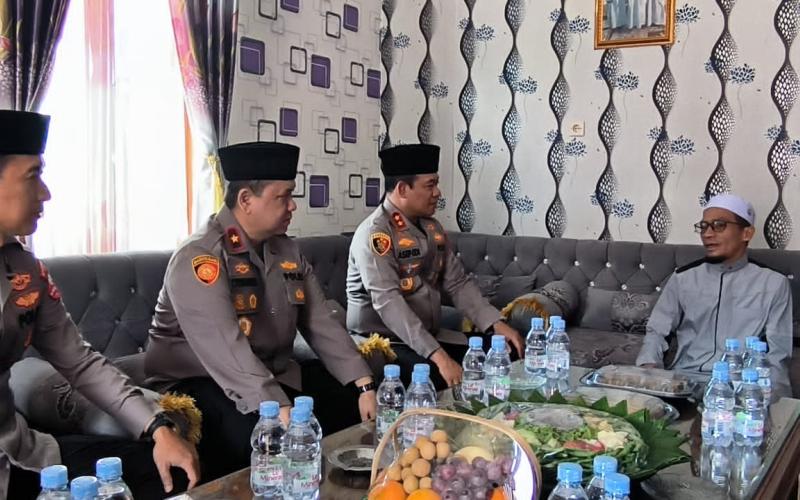 Disambangi Tiga Jenderal Ops NCS, ketua Ponpes Daarul Falah Ciamis Dukung Polri Wujudkan Pemilu Damai