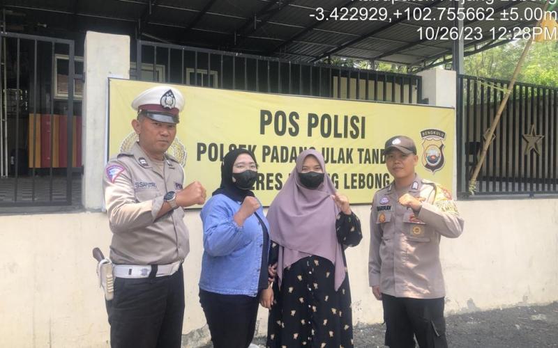 Berikan Rasa Aman, Polsek Sindang Kelingi Gelar Pengawalan