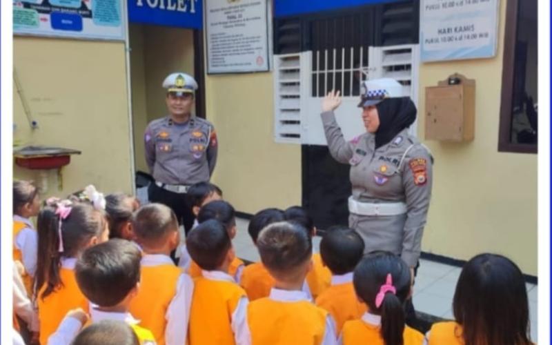 Sambang TK Kemala Bhayangkari, Polsanak Polres Rejang Lebong Edukasi Berkendara Aman Sejak Dini
