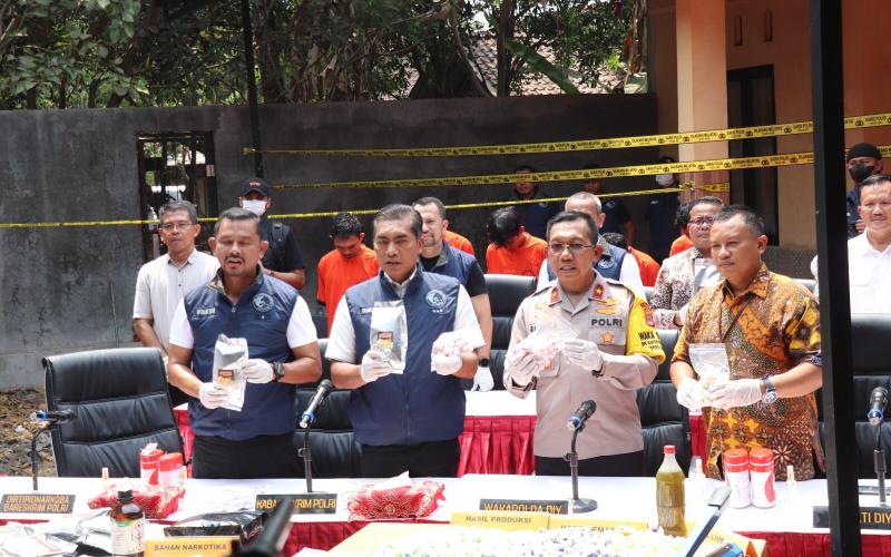 Bareskrim Bongkar Peredaran Gelap Narkoba Modus Keripik Pisang