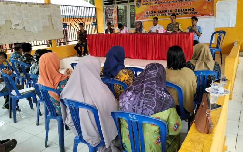 Bhabinkantibmas Hadiri Musyawarah Rencana Pembangunan Desa Lubuk Gedang