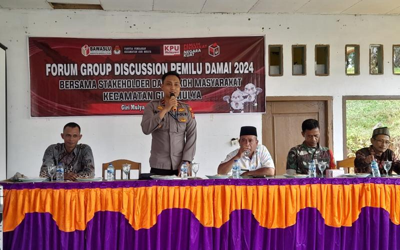 Kapolsek Giri Mulya Hadiri Kegiatan Forum Group Discussion Pemilu Damai 2024