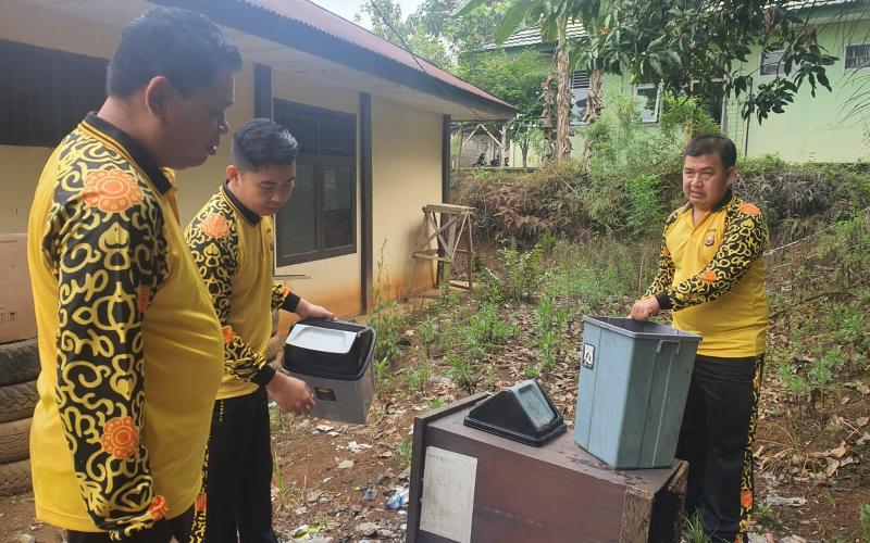 Ciptakan Lingkungan Bersih, Polsek Giri Mulya Melakukan Kebersihan Mako