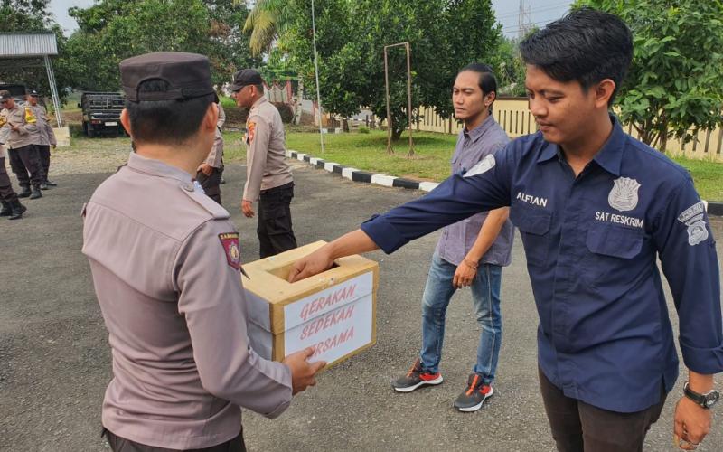 Untuk Berbagi Kepada Masyarakat yang Membutuhkan, Polsek Giri Mulya Lakukan Gerakan Sedekah Bersama