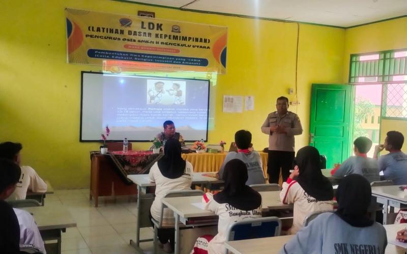 Polsek Giri Mulya Sosialisasikan tentang Kenakalan Remaja di SMKN 11 Bengkulu Utara 