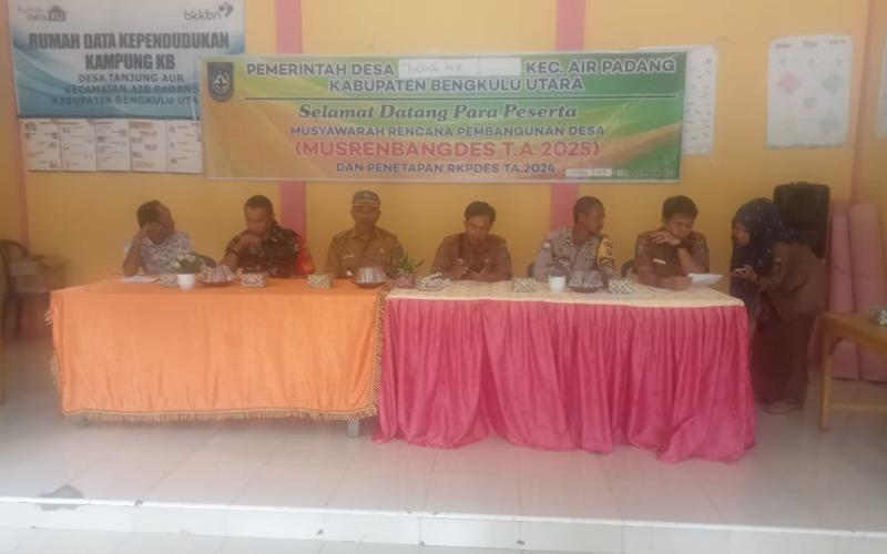 Bhabinkamtibmas Polsek Lais Hadiri Musrenbangdes 2025 Dan Penetapan RKPDES 2024 Tanjung Aur