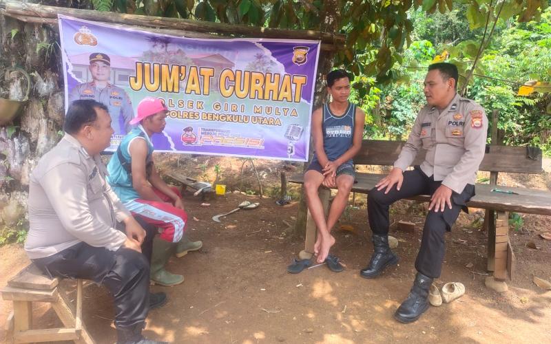 Dengarkan keluh kesah masyarakat, Polsek Giri Mulya gelar Jumat Curhat