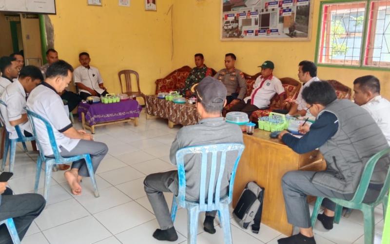 Kapolsek Giri Mulya Melaksanakan Monev Pembangunan Fisik T.A 2023 di Desa Rena Jaya