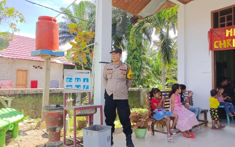 Personel Polsek Air Besi Amankan Ibadah Minggu Umat Kristiani di Gereja Gekisia Jemaat Ebenhaezer