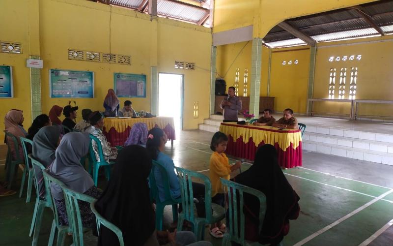 Polsek Giri Mulya Hadiri Penyaluran BLT DD di Desa Giri Mulya