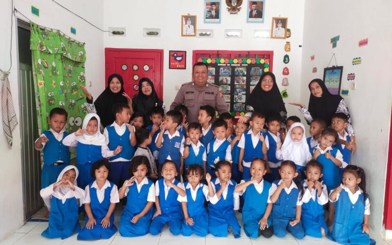 Hadir di Tengah Masyarakat, Polsek Giri Mulya Sambangi TK Mutiara Kasih Desa Wonoharjo
