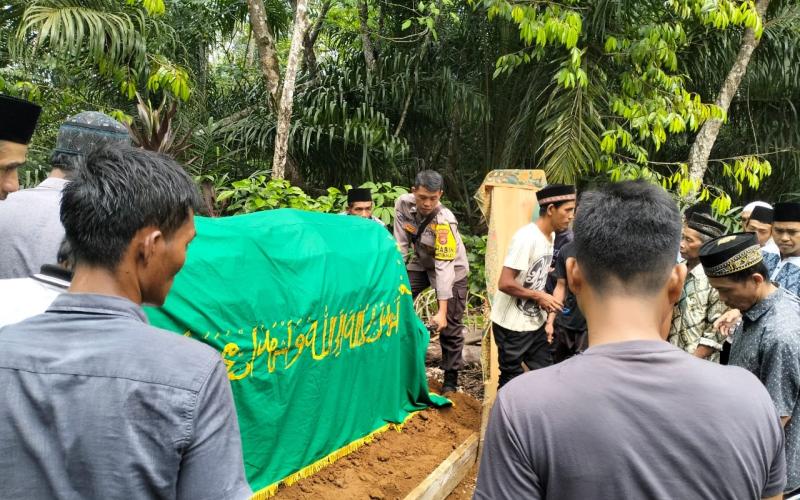 Bhabinkamtibmas Polsek Lais Laksanakan Sambang Duka di Desa Lubuk Gedang