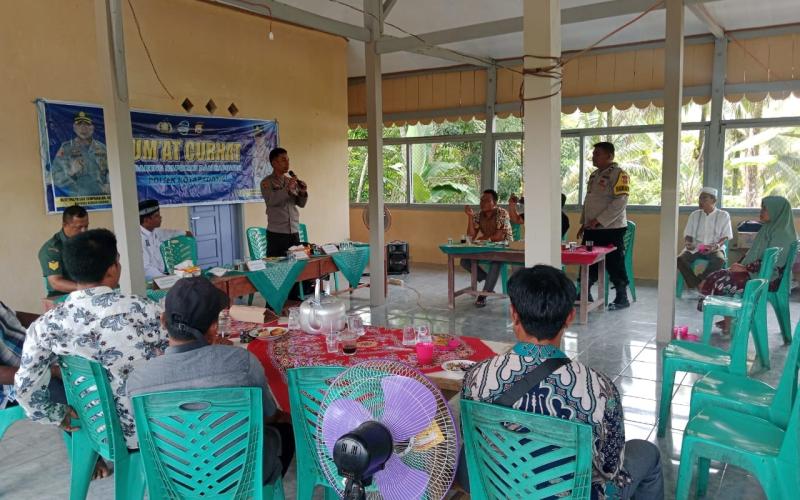Tampung Aspirasi Masyarakat Polsek Kota Padang Laksanakan Jumat Curhat di Balai Desa Periang