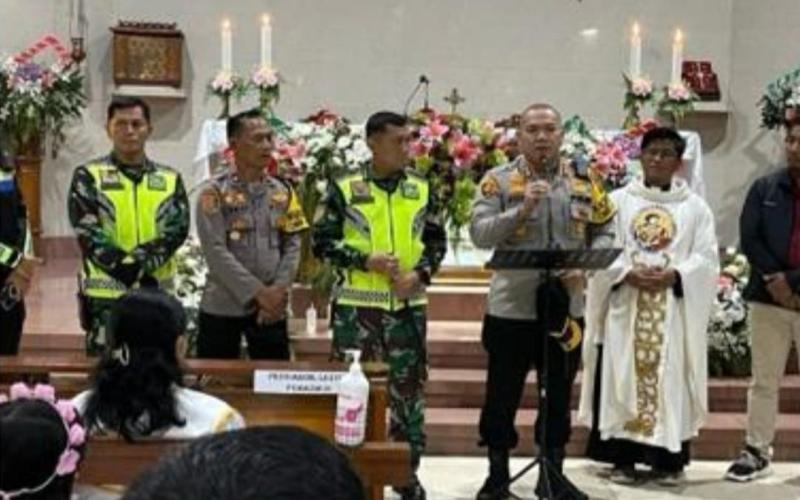 Sinergi TNI-Polri, Kapolres Rejang Lebong dan Dandim 0409 Pantau Perayaan Natal di Gereja 