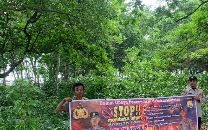 Antisipasi Karhutla Bhabinkamtibmas Polsek Nasal Berikan Imbauan kepada Warganya