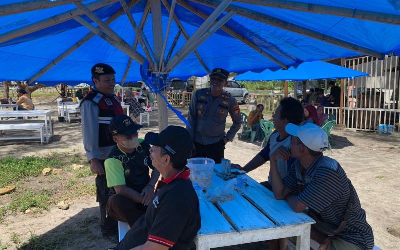 Awal Tahun 2024, Kapolsek Bersama Anggotanya Berikan Imbauan dilokasi Wisata Pantai Serangai