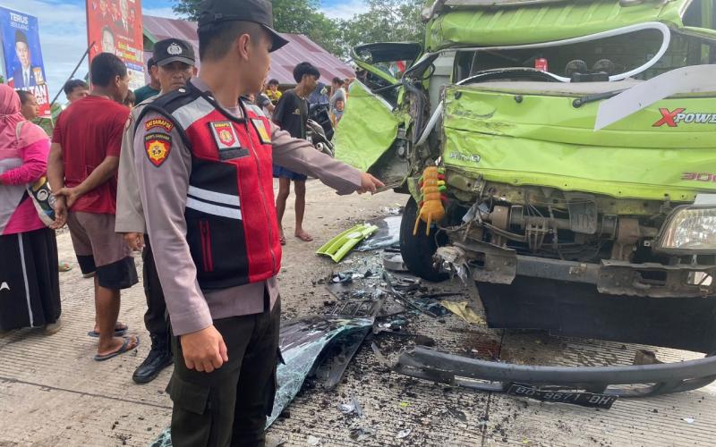 Truck Batu Bara VS Truck Batu Bara Adu Kambing, 1 Orang Luka Berat
