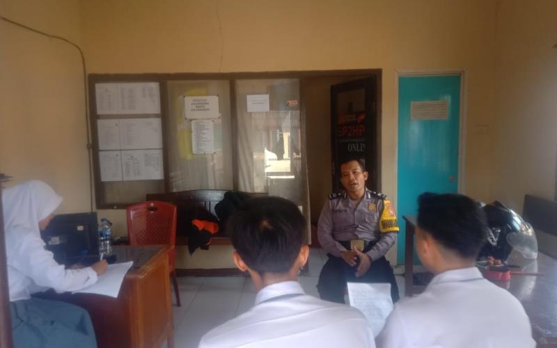 Polsek Kota Padang Menerima Kunjungan SMAN 10 RL Berikan Motivasi dan Himbauan Kepada Para Siswa