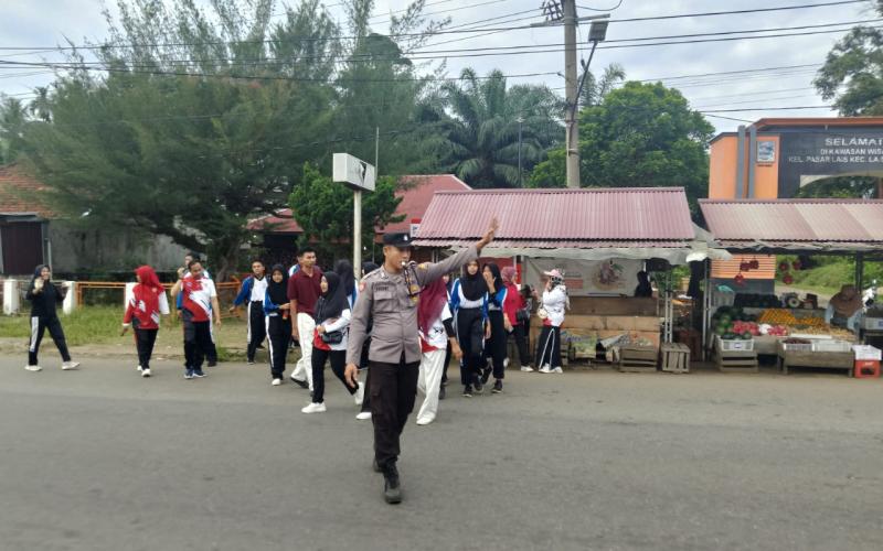 Polsek Lais Amankan Jalan Santai dan Pentas Seni SMAN 03 Bengkulu Utara 