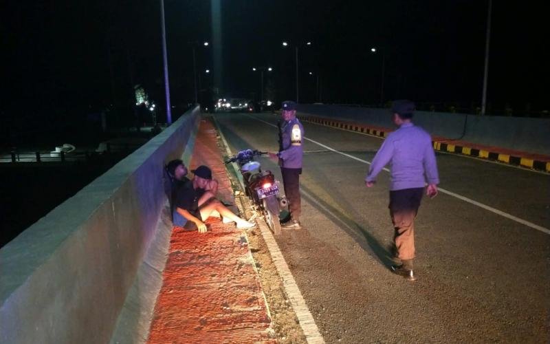 Patroli Dialogis, Sat Samapata Sambangi Anak Muda yang Nongkrong di Jembatan Hili, Cegah Aksi 3C