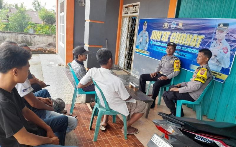 Polsek Kotapadang Gelar Jumat Curhat di Desa Durian Mas 