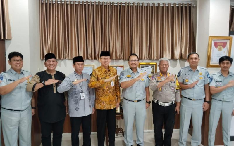Direktur Kepatuhan dan Manajemen Risiko PT Jasa Raharja Audiensi dengan Sekda Bengkulu dan Dirlantas Polda Bengkulu