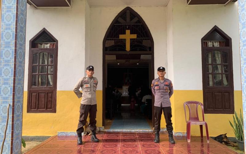Polsek Padang Ulak Tandng Amankan Ibadah di Gereja GKII Kasie Kasubun