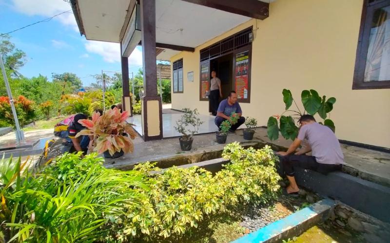 Jaga Kebersihan Mako, Personel Polsek Batiknau Laksanakan Kurve Bersama