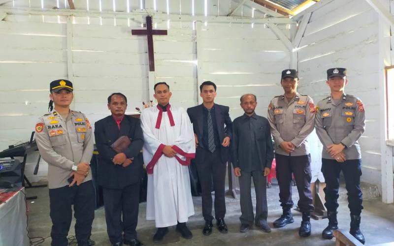 Polsek Kaur Selatan Pengamanan Ibadah Paska di Gereja Pospel HKBN Padang Petron