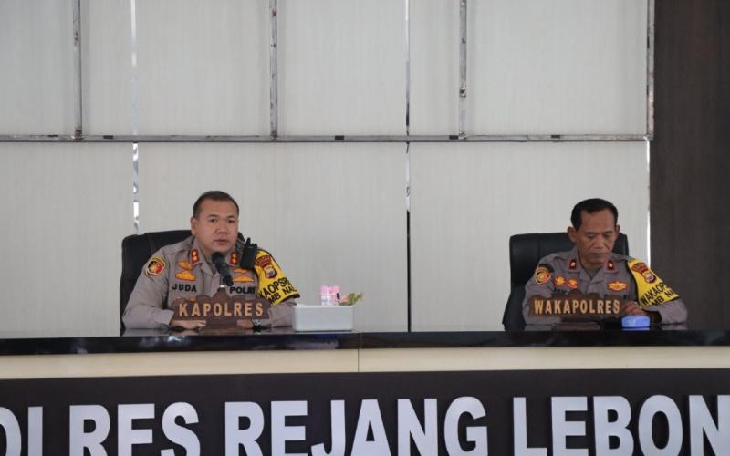 Pelaksanaan Ops Ketupat 2024, Kapolres Rejang Lebong dan PJU serta Kapolsek Jajaran Ikuti Zoom Meeting