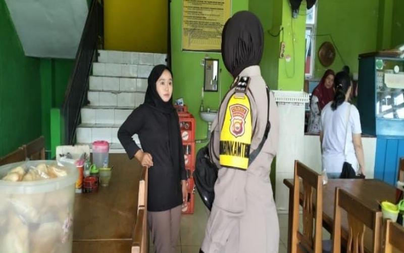 Jalin Komunikasi Bersama Warga Binaan, Bhabinkamtibmas Sambangi Warga dan Sampaikan Pesan-Pesan Kamtibmas 