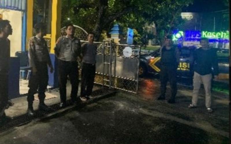 Patroli Malam, Satsamapta Polresta Bengkulu Sambangi Security Ditjen Pajak Sampaikan Imbauan Kamtibmas 