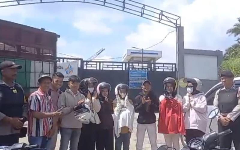 10 Mahasiswa dapat Pengawalan dari Polsek Sindang Kelingi di Jalan Lintas Curup-Lubuklinggau 