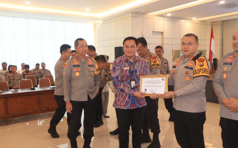 Polres Rejang Lebong Terima Penghargaan dari Ombudsman Kategori Nilai A Zona Hijau