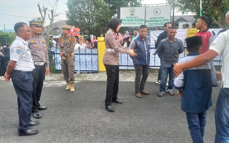 Pastikan Keselamatan, Sat Lantas Polres Rejang Lebong Binluh Kamseltibcar Lantas kepada Driver Bus Jama'ah Haji 