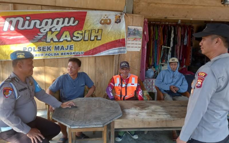 Gelar Minggu Kasih, Polsek Maje Sampaikan Imbauan Kamtibmas di Desa Tanjung Baru 