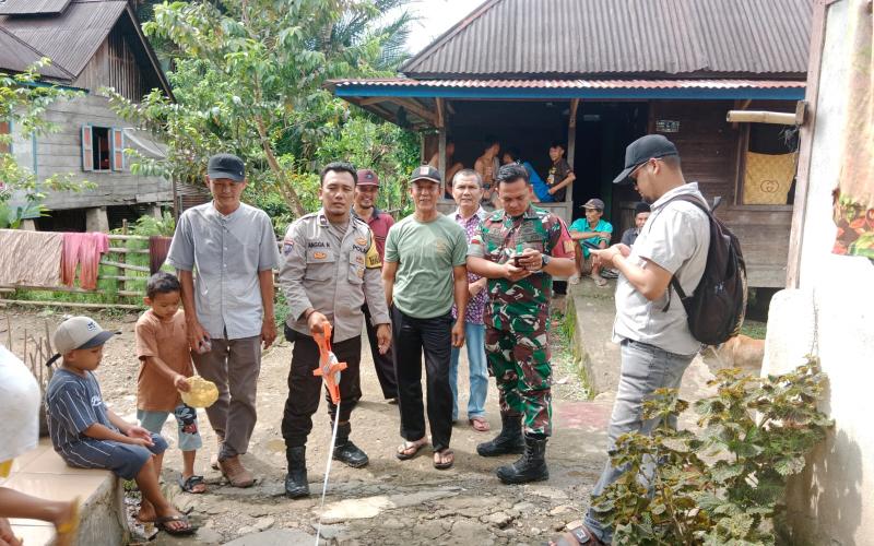 Bhabinkamtibmas Polsek Lebong Selatan Hadiri Titik Nol Pembuatan Jalan di Kelurahan Tes