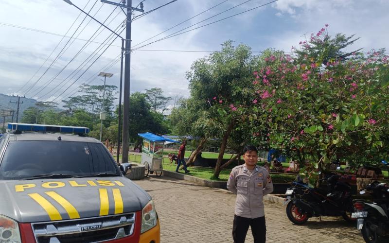 Personel Polsek Lebong Atas Laksanakan Patroli Dialogis di Objek Wisata Danau Picung dan Taman Karang Nio
