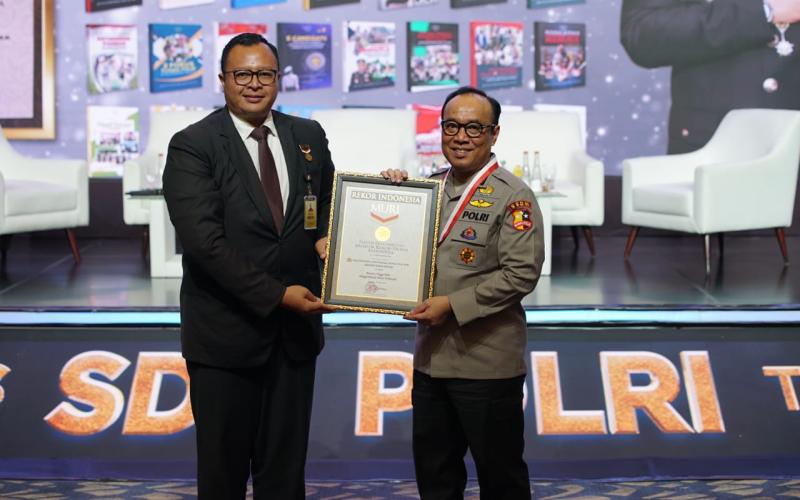 Bedah Buku As SDM Pol, Meritokrasi Jabatan Fungsional di Lingkungan Polri guna Mewujudkan SDM Unggul Mendapat Apresiasi Tinggi Para Pembicara 