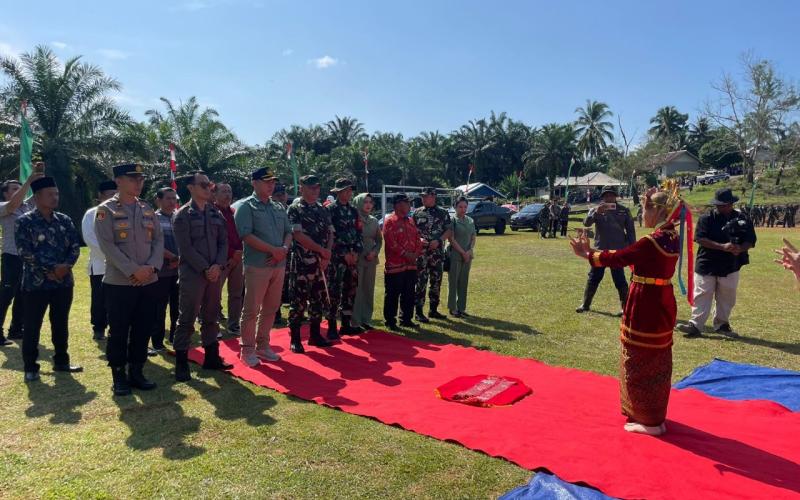 Kapolsek Ketahun Hadiri Upacara Penutupan TMMD Ke-120 Kodim 0423/BU TA. 2024