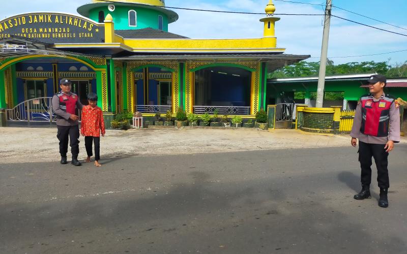 Polsek Batiknau Melaksanakan Pengaturan Lalin di Wilayah Rawan Kemacetan