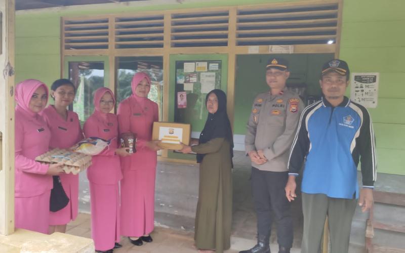 Kapolsek Giri Mulya bersama Bhayangkari Lakukan Baksos Dalam Rangka Menyambut Hari Bhayangkara ke 78 Tahun 202
