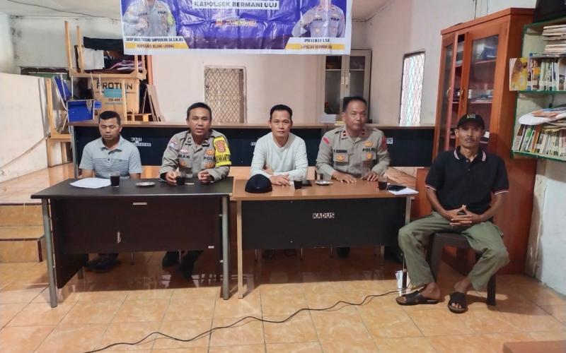 Personel Polsek Bermani Ulu Jumat Curhat Sampaikan Pesan Kamtibmas 
