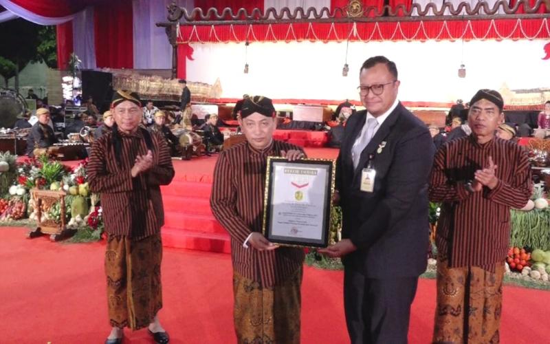 Gelar Wayang Kulit dan Libatkan UMKM dalam Hari Bhayangkara ke-78, Polri Raih Dua Rekor MURI