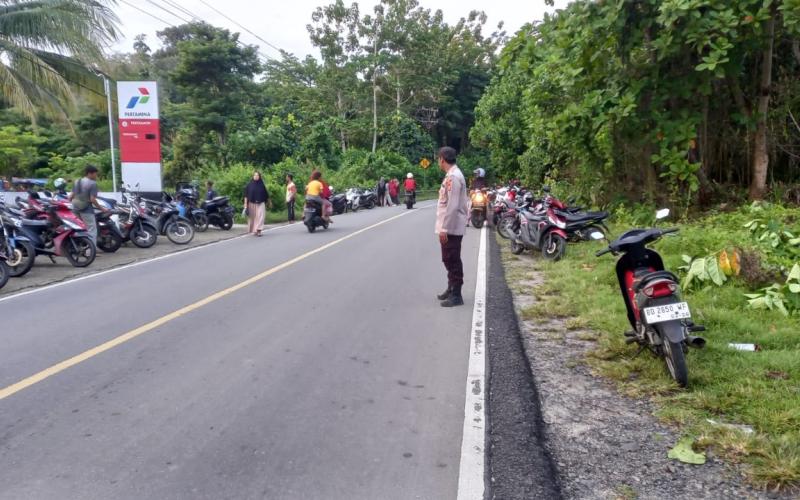 Personel Piket Yanmas Polsek Maje Patroli Pengamanan di Pasar Mingguan 