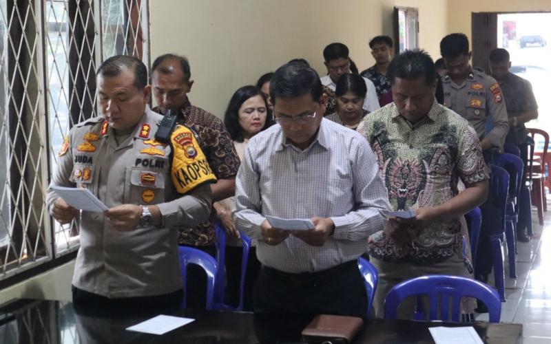 Tingkatkan Tali Kasih Sesama Iman, Polres Rejang Laksanakan Kegiatan Ibadah Persekutuan Keluarga Besar Kristen 
