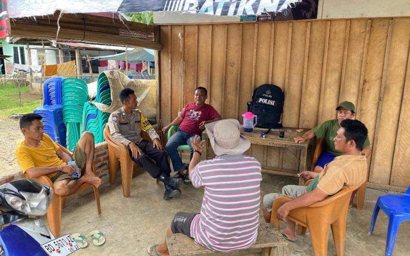 Babinkamtibmas Polsek Batiknau Damai Laksanakan Program Jumat Curhat Sebagai Sarana Untuk Masyarakat