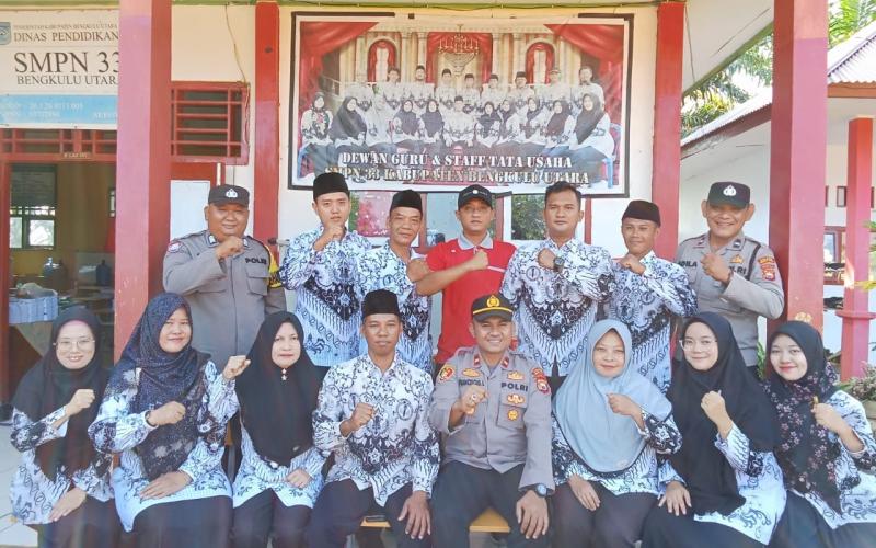 Police Go To School, Kapolsek Giri Mulya Beri Amanat Saat Jadi Pembina Upacara di SMPN 33 BU